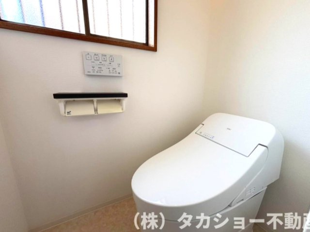 落ち着いた色調のトイレです