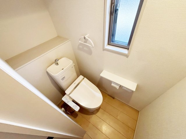 トイレには快適な温水洗浄便座がついております。