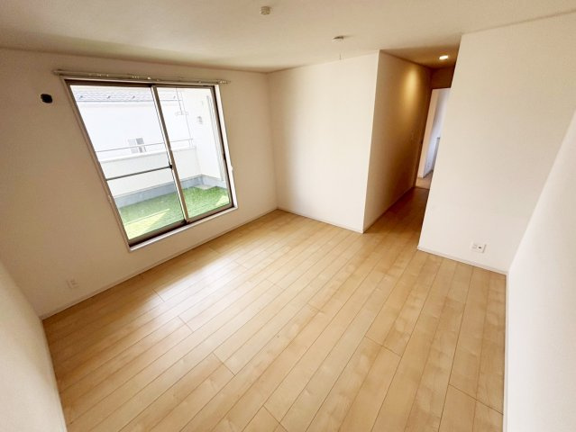 シンプルな洋室は、様々なインテリアに合わせやすいのが魅力です