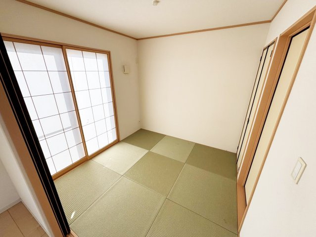 リビングと和室を続き間で使用ができるのでさらに広くご使用いただけます