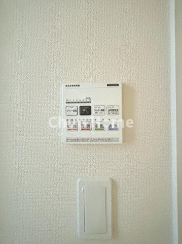 【浴室乾燥機】暖房・冷風・換気・乾燥が可能です。毎日を快適に過ごせるうれしい機能が揃っています。雨の日の洗濯物も安心です。