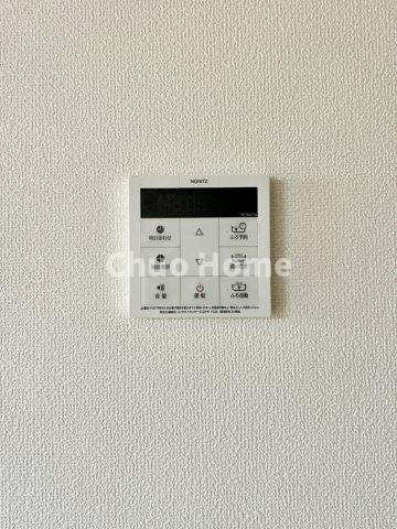 【給湯リモコン】外での一日を忘れさせてくれるオートバス機能でお好みの湯量・温度に調整された浴槽。