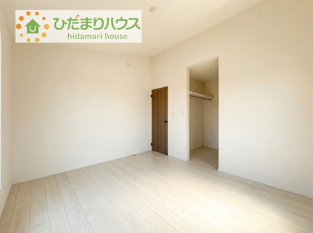 ゆとりのある主寝室！ご家族全員で寝れちゃいます♪