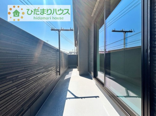 広々としたバルコニー。お洗濯物もぜーんぶ干せちゃいます！！