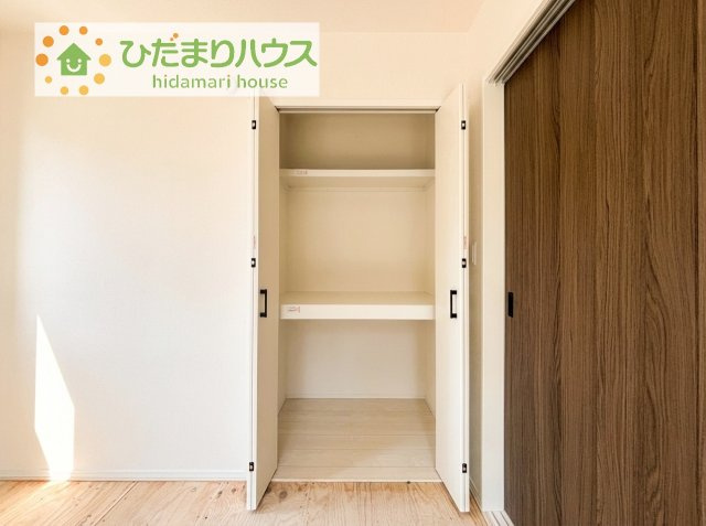 和室の収納は横開きクローゼット！　しまった物の出し入れも楽々です(^^)