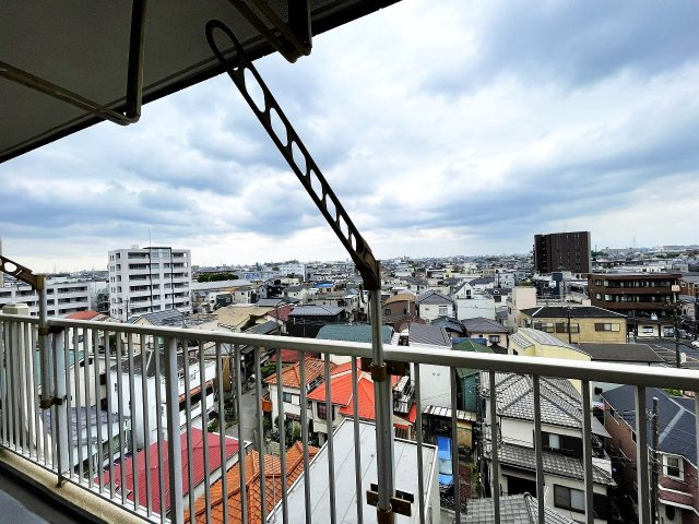 南東向きバルコニーで陽当たり良好です☆
