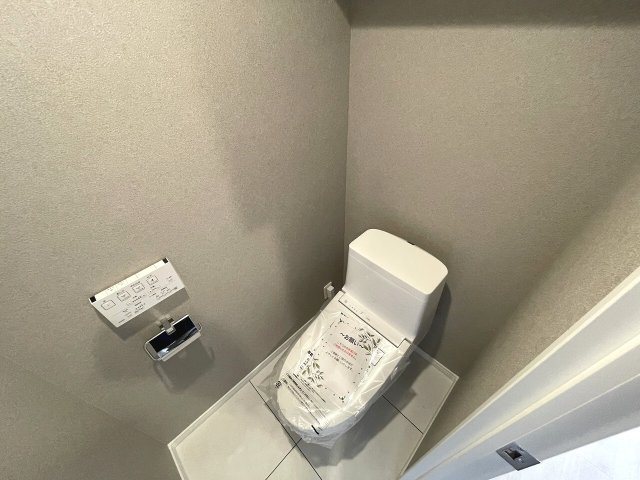 温水洗浄便座一体型トイレ新規交換済。