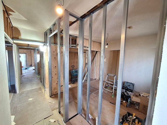 鋭意内装工事中です！