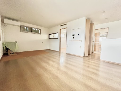 家族が集う、開放感ある10帖以上のリビングダイニング☆畳コーナーも！！