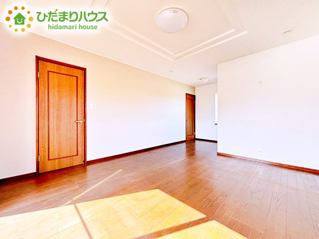 2面採光を確保した明るい室内は、風通しも良く、大変居心地の良い空間となっております。