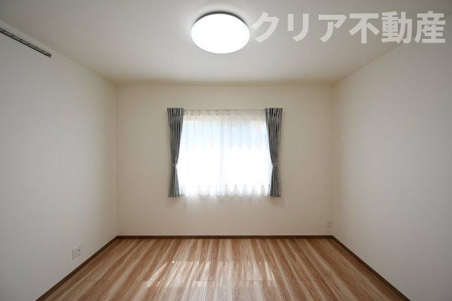 寛ぎの時間を紡ぎだす主寝室。大型ベッドを置いても余裕です。