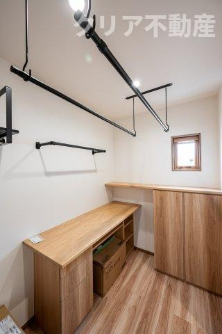 季節外の洋服や冷暖房器具もしまっておける大容量の納戸付きです！