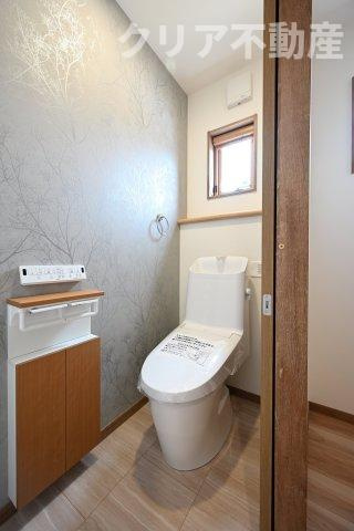 2階にもトイレがあるので忙しい朝も分けて使えます！