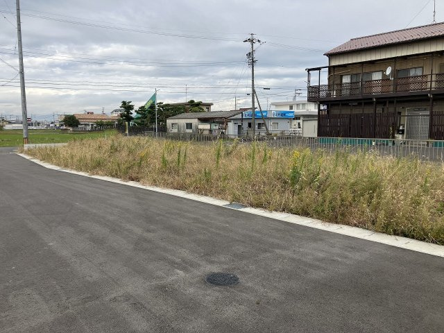前面道路含む現地写真です