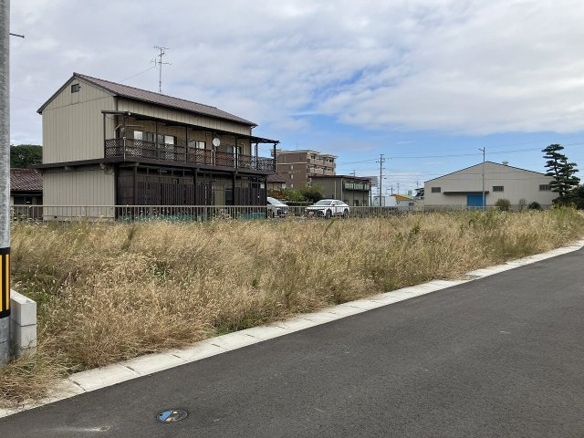 前面道路含む現地写真です