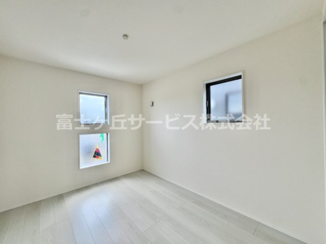 明るい洋室です