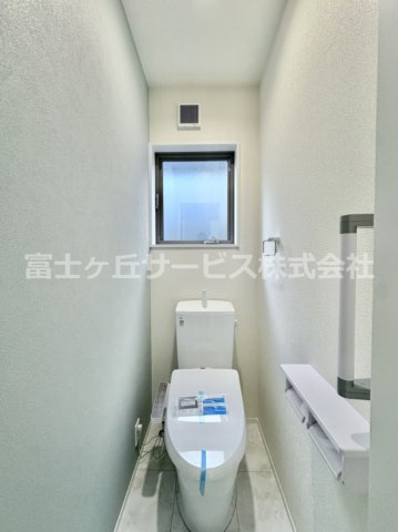 コンパクトで使いやすいトイレです