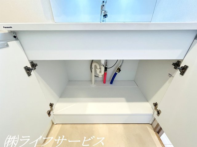 三面鏡シャワー付洗面化粧台／下部収納