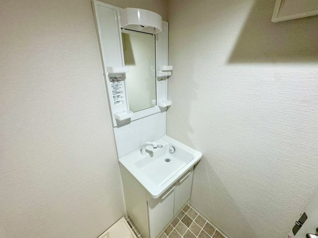 独立洗面台あり、毎朝おしゃれに忙しい女性の方におすすめです