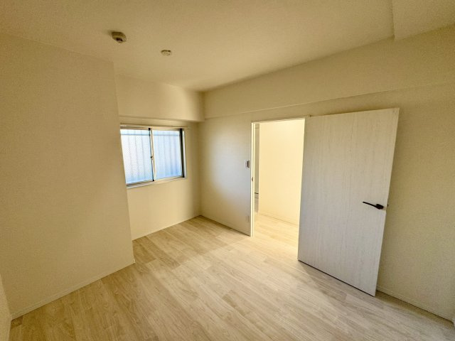 個人の部屋や寝室として使える洋室です