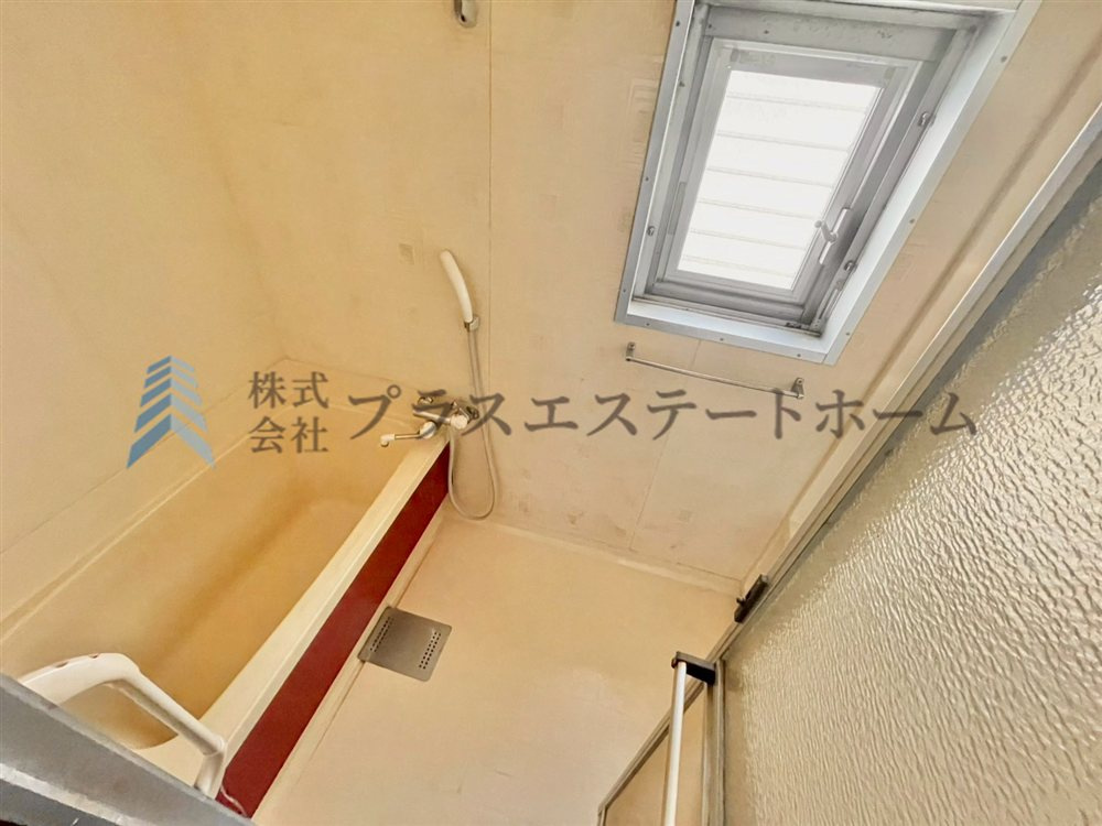 窓付きで明るく、カビ対策にも◎♪