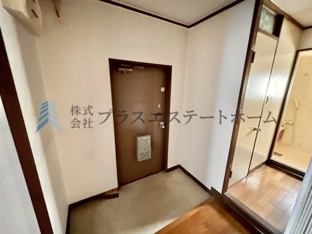 シューズボックスを置いても充分の広さの玄関です♪