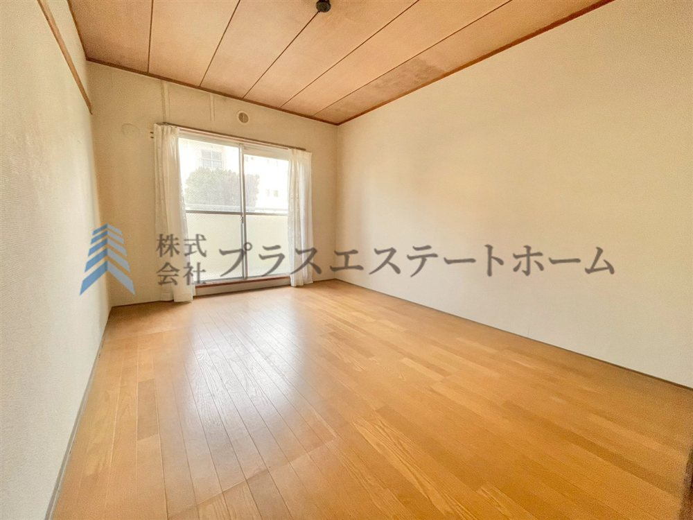バルコニーに面した洋室♪