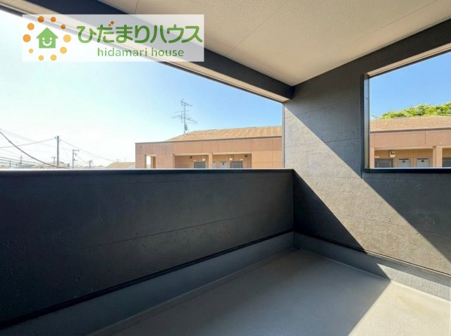 広々としたバルコニー。お洗濯物もぜーんぶ干せちゃいます！！