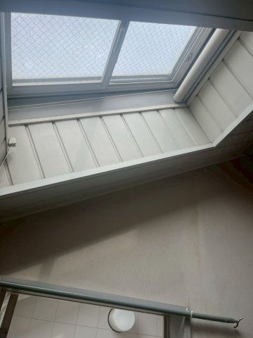 洗面脱衣所も天窓もあり採光面が考慮されていて明るく風通しの良いのが特徴です。