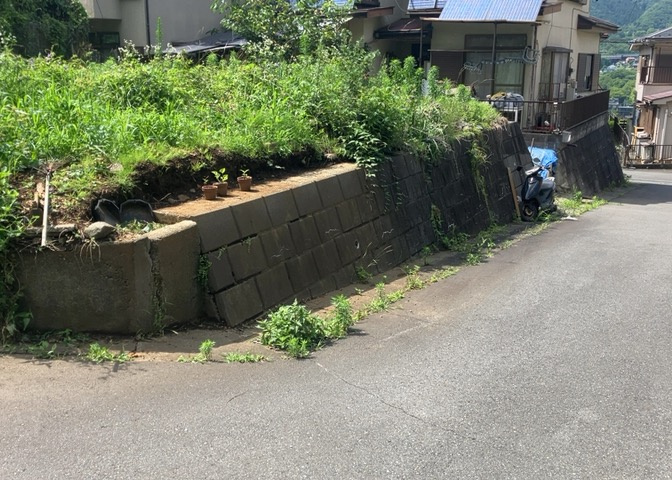 家を建てる前提で土地を探している場合、地盤の丈夫さは譲れない条件の一つです。地盤が脆弱だと追加工事が必要となります。また、過去に地盤沈下や液状化現象を起こした土地は、できるだけ避けた方がいいでしょう。