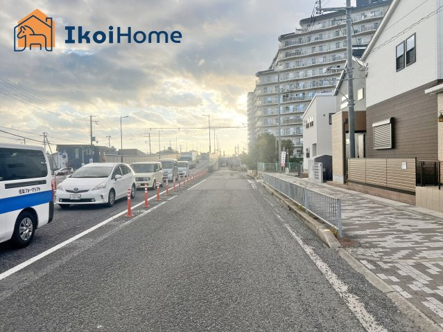 ●資料・カタログのご請求無料●前面道路は2車線で交通量は多めですが歩道があるので安心です！