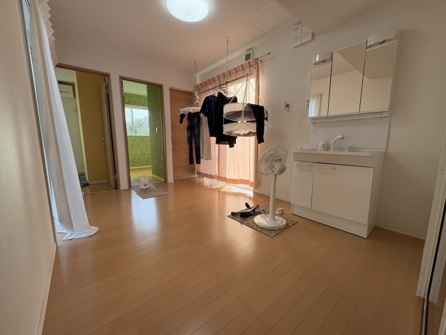 使い勝手のいい洋室です