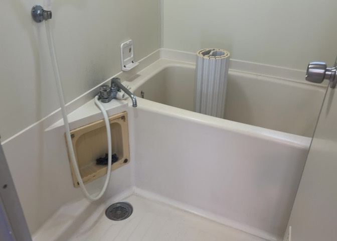 入浴時の快適さも大事なことですが、綺麗な状態を維持できなければ気持ちよく入浴できません。毎日の掃除が楽という点は大事なポイントになります！カビが生えにくく掃除がしやすい、壁や浴槽を選ぶといいでしょう。