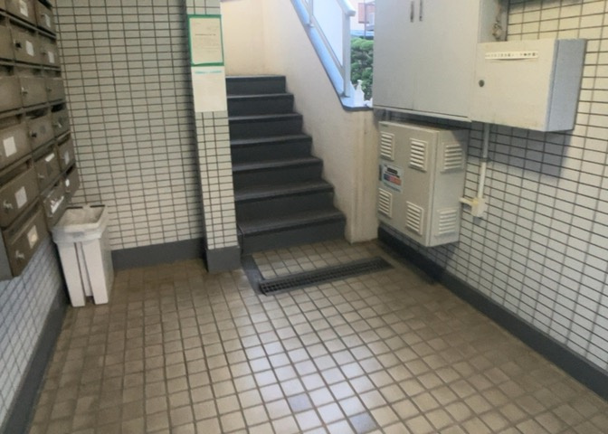 室内の防犯設備もチェックしましょう！モニター付きインターホンが設置されているか、防犯シャッターが設備されているか、ベランダに人が上がってきにくい高さかなどチェックしておくと入居後も安心できるでしょう。