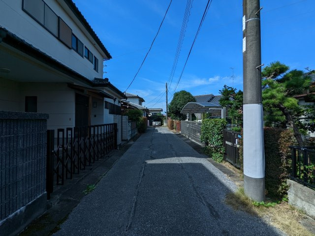 前面道路は位置指定道路です。