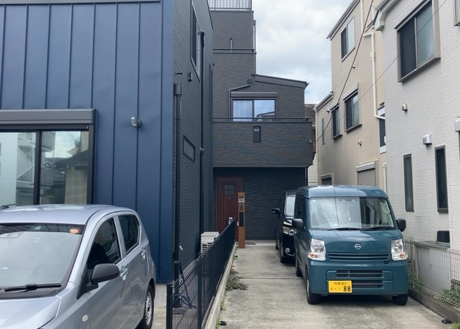 隣家の土地はどうなっているのか、生活利便施設が近くにあるのか、学校まで近いかなど、お客様のライフスタイルにあわせたイメージが重要です。また、近くにあると困る施設が近くにないかも確認するといいでしょう。