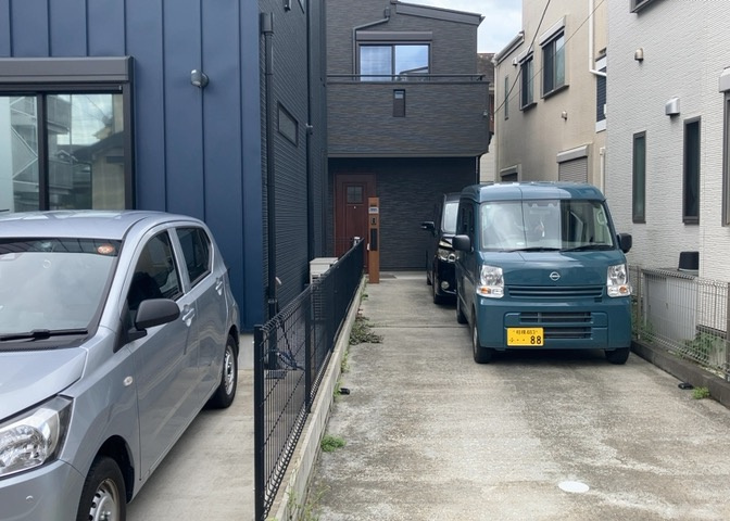玄関は家の顔と言っても過言ではありません。現地を見学する際は玄関の広さや全体のバランスなどを見てみるといいでしょう。一般的なアプローチのしやすさだけではなく、お年寄りにも優しい設計のものだと安心です。