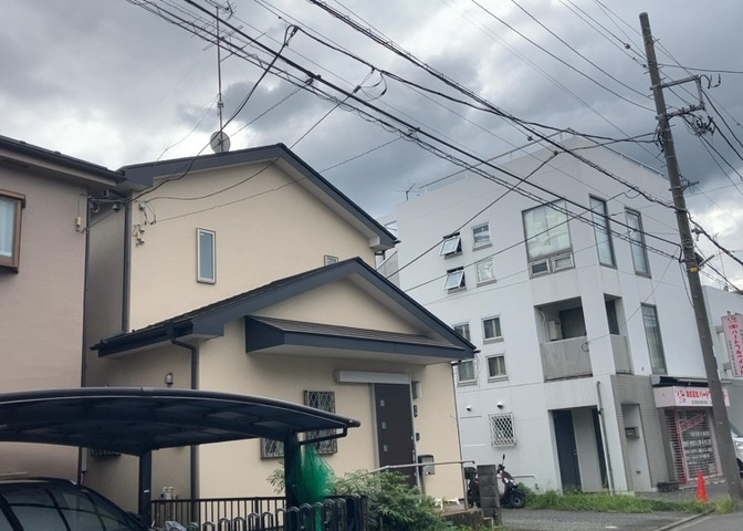 桜や紅葉の名所に出かける人は多いと思いますが、家にいながら季節の移ろいを感じる生活を送りませんか？リビングや窓から見える景色が生活を彩るワンポイントに！現地から見える景色を堪能してみては如何でしょう。