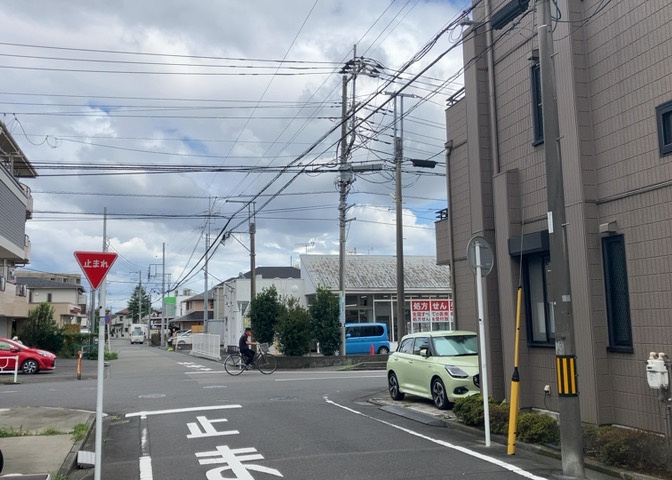 眺望を気にして物件を探す場合、前面に建物が建っていないか現地で確認しましょう！前面に建物があると景色はもちろん、日当たりや風通しにも影響が出てきます。住んだ時のことを想像しながら現地見学をしましょう。