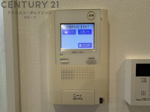 訪問者が来たときにテレビ画面で確認できるため、安心してドアを開けられます。録画機能があるものもあり、留守中に来訪者を記録しておくことができます。利便性が高く、セキュリティ面でも安心です。　