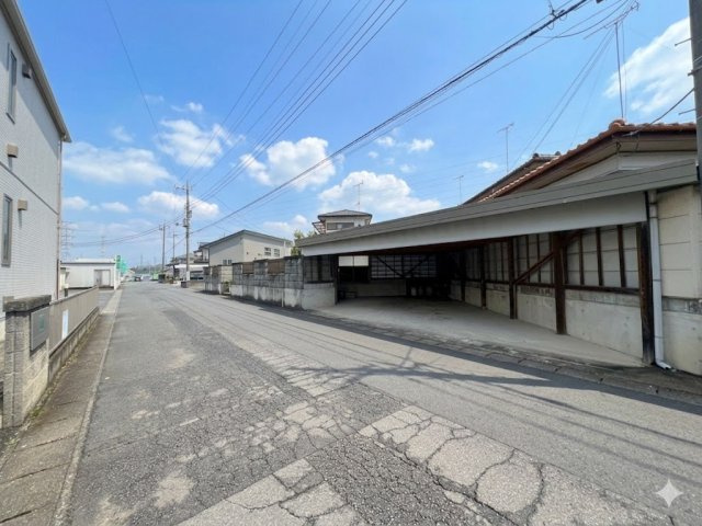 【現地写真】広い前面道路。