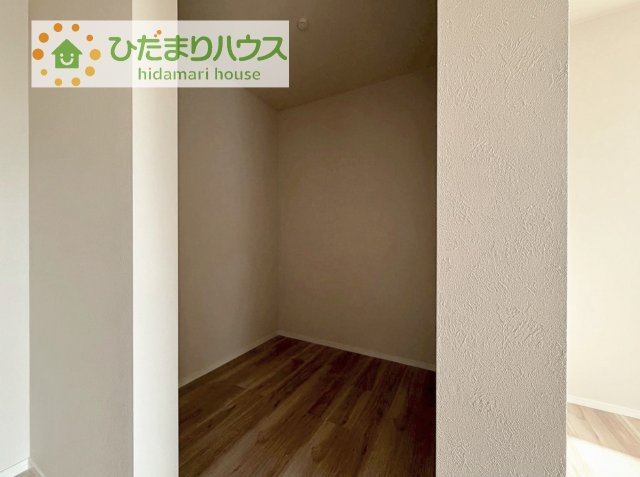 ママに人気のウォークインクローゼット付き！　コートやジャケットはもちろん、季節物や布団なども全部収納できちゃいます(^^)/