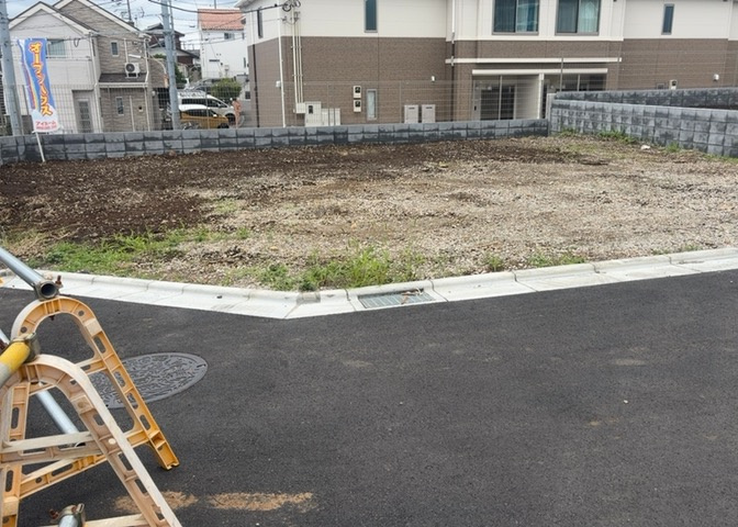 人が暮らすうえで日光は大切な要素となります。日当たりの良さは譲れないポイントですね。併せて近くに大きな建築物の建築予定がないか、あるいはそれが可能な土地が近くにないか事前に確認することもお勧めします。