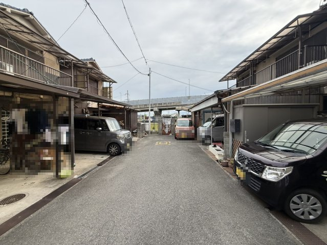 前面道路含む現地写真です