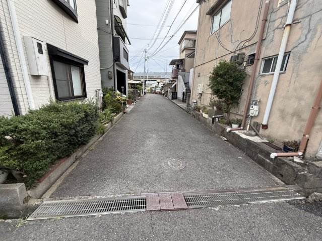 前面道路含む現地写真です