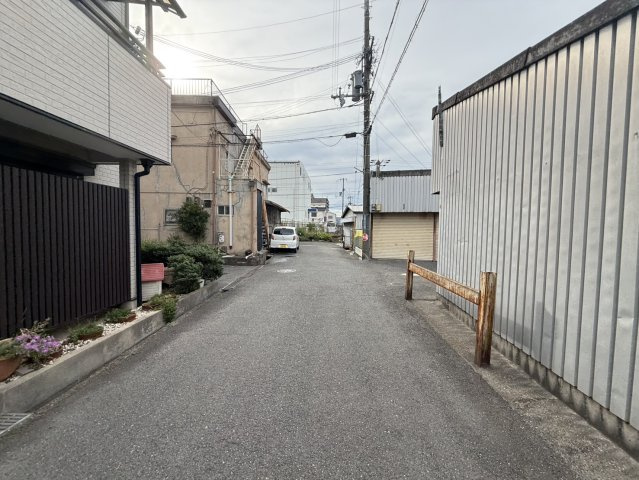 前面道路含む現地写真です