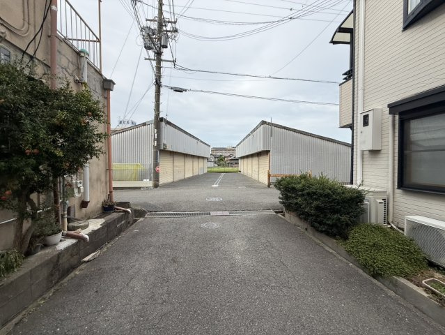 前面道路含む現地写真です