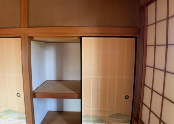 デザイン性を重視しすぎて収納が少なかった！なんてことにならないため、事前に現地で収納の数を確認しておくことをお勧めします。クローゼット以外にも床下収納や屋根裏収納、パントリーなどもチェックしましょう。
