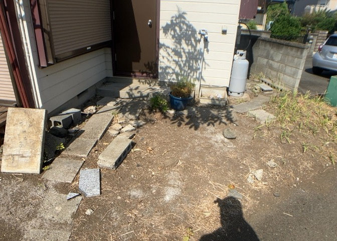 駐車場と明記されていても、最小スペースでつくられた駐車場だと大型車は駐車できなかったり、出入りしにくくなったりする可能性があります。お車のサイズと購入したい物件の駐車場のサイズを現地で確認しましょう。