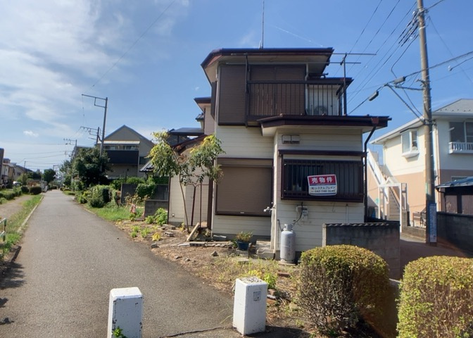 お持ちの車種によっては前面道路が広い方が便利でしょう。しかし、前面道路が広ければその分交通量が多くなるため、騒音などが気になる場合があります。実際に現地を見学し、周辺交通量や騒音などを確認しましょう！
